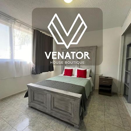 7 Venator House Boutique Aparthotel Leon Exterior photo